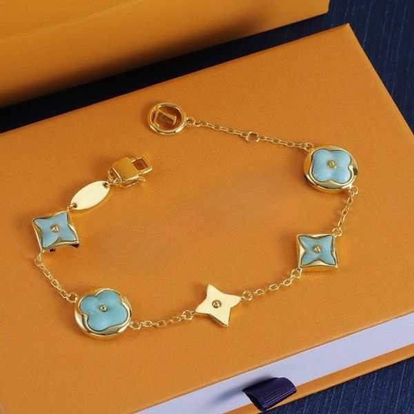 

Diamond and Mother-of-Pearl Flower Bracelet Exquisite Women's Designer Jewelry Luxury Bracelets Flower Bracelet High Jewelry