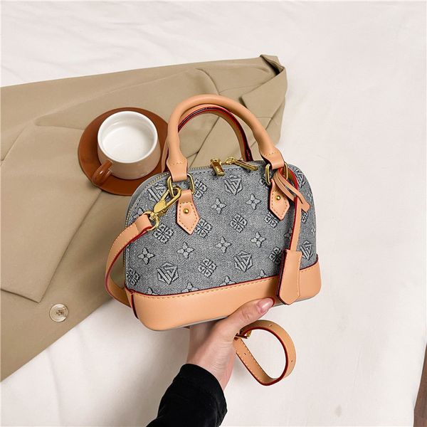 

Hot Free 45678218 Shipping Designer Shoulder Bags New Casual Light Luxury Handbag Fashionable Vintage Shell Bag For Women, Colour2