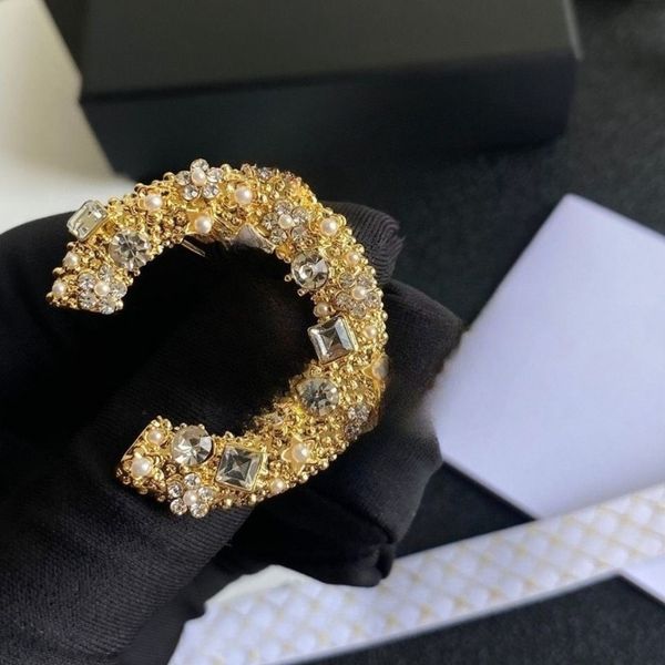 

Luxury Pearl Diamond Brooch Letter Pin Women's Elegant Party Jewelry Suit Pin Unisex Clothing Accessories Multiple Options Available