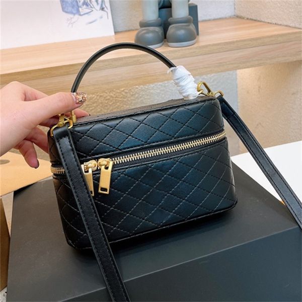 

2025 Woman Mini Cosmetic Bag designer makeup bag diamond handbag crossbody toiletry bag Leather TOP, Multi