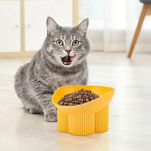 157908 Designed with foldable splash guards to prevent food from splashing out when cats are excited to eat, keeping the surrounding environment clean.