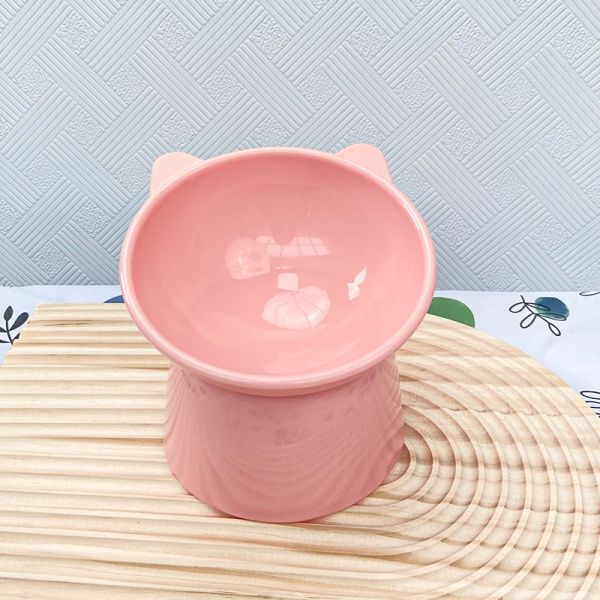 161060 The bottom of the disposable cat bowl is designed to be stable, reducing the chance of being knocked over by the cat
