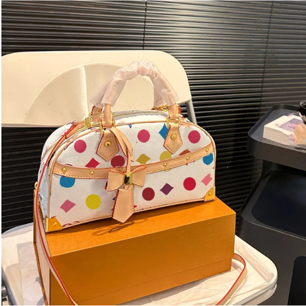 

25SS Colorful Travel Bag Women Luxurys Designers Bags Leather Totes Handbag Croissant Wallets Bag Purse Messenger Bag 28cm, T1