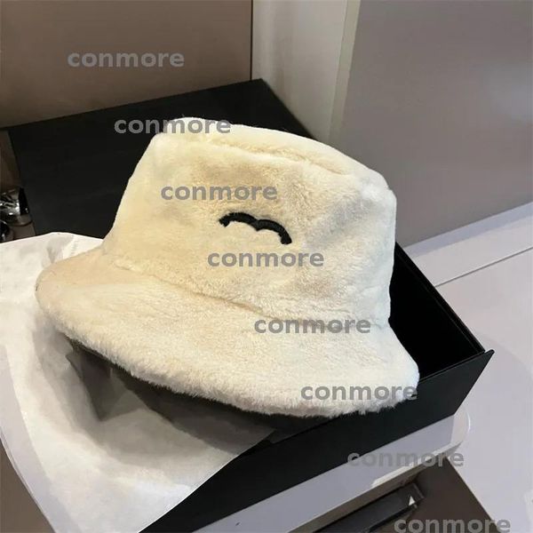 

2025 Winter Bucket Hat Cap Designer Hats Caps Furry Warm Caps Embroidery Letter Women Men Unisex TOP BFD2501102, White