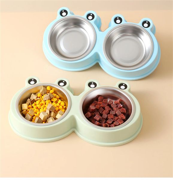 162121 Designed with a hidden snack compartment, owners can quietly hide small snacks to give their cats a surprise treat during meals.