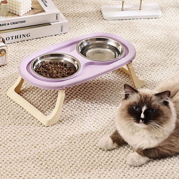 144144 The cat bowl is equipped with a dedicated phone holder, which allows the owner to place their phone while feeding and take care of the cat