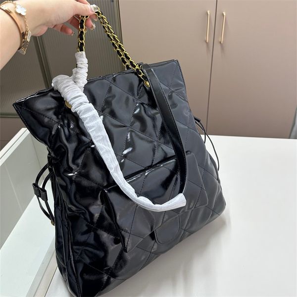 

2025 Woman Glossy Shoulder Bags designer bag luxury handbag tote bag solid black Medium Totes Patent Leather, Black(34*34cm)