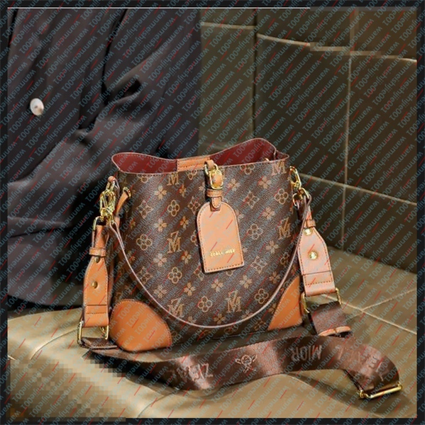 

Luxurys designers Mens Shoulder Bags Man Briefcases fashion Handbag Bolsas Messenger Bag Crossbody Bag purse Wallets satchel Women Totes Shoulder Bag, T12