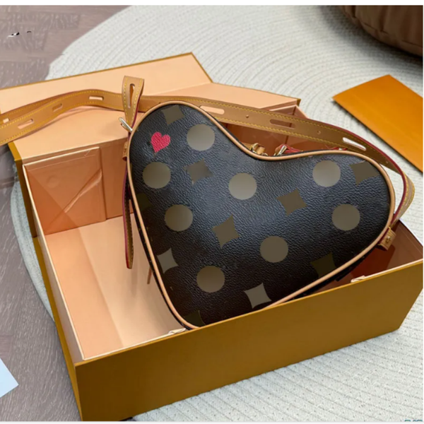 

Heart shape women Crossbody Bags Messenger Purse Flower Luxurys Designers Bags Handbag Wallets Bag Card Holder pouch Laptop Bag 22CM, T1
