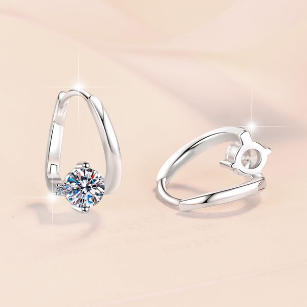

Qiaolanxuan S925 Pure Silver Double-Ring Moissanite Earrings - Gentle Skin Protection Against Allergies - Luxury Style Instagram Trend - Geometric Ear Piercing