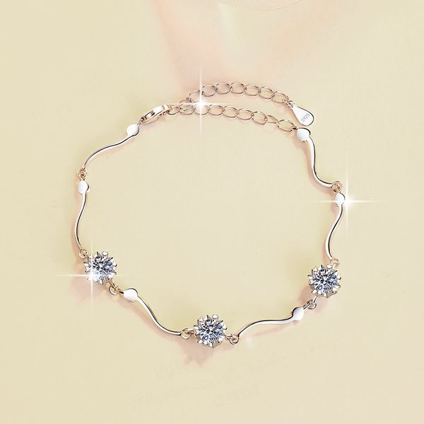 

Snowflake 925 pure silver bracelet, 1cT moissanite gemstone, lobster clasp, simple design, suitable for a date, exquisite women's accessory.