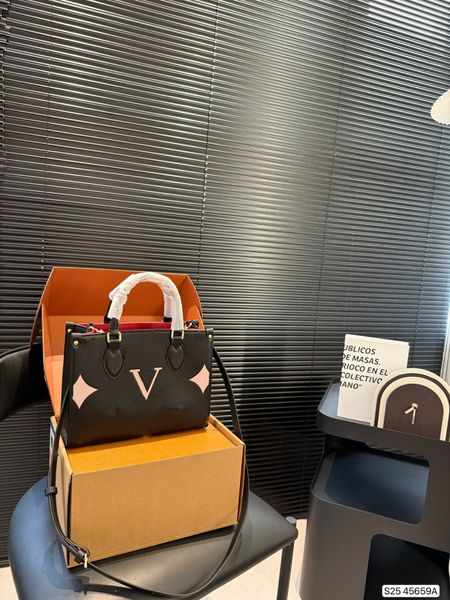 

Designer Shoulder Bags Tote bag with classic 3D printing for daily wear and commuting Cross Body, L4