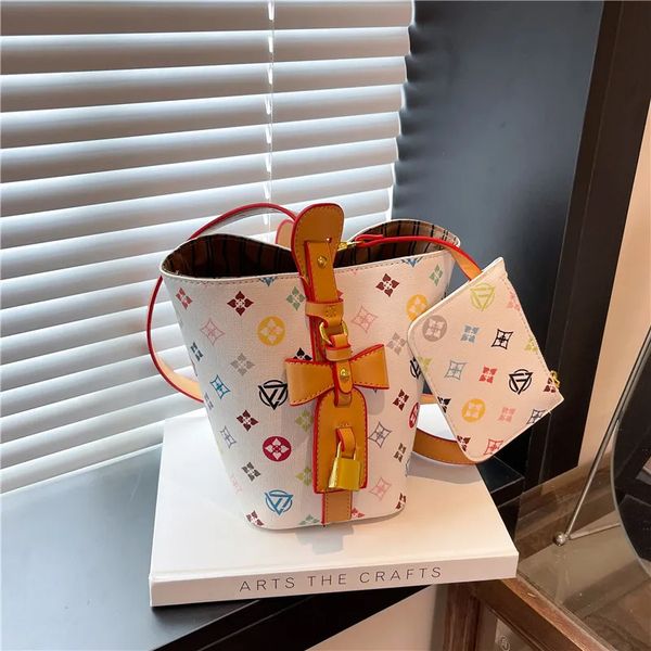 

2025 New Designer Bags Crossbody Bags Luxury Bags Handbags Women's Bucket Bags Underarm Crossbody Bags Leather Tote Bags High Quality Fashion Tricolor Mini Bags, #17