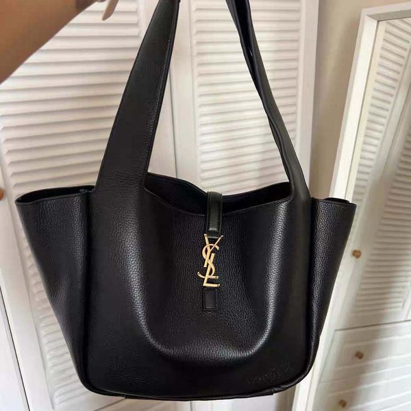 

The 2025 new designer bag, a classic and fashionable large-capacity handbag with leather texture for travel, is available in black, white and brown, #-13