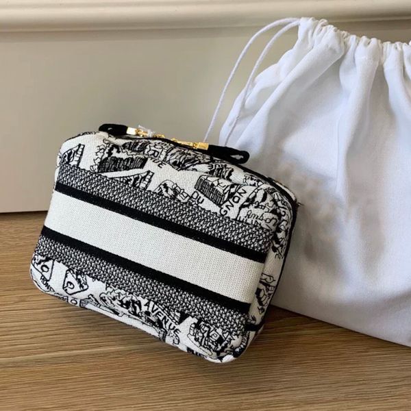 

Designer's Makeup Toiletry bag Classic Paris Map Embroidered logo Cosmetic Brush Bucket Pen Desktop Storage Box Beauty Case With Dust Bag, Shown as pictures