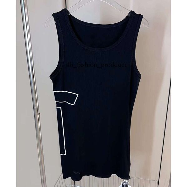 

2025 Round Neck Sleeveless Color Blocked Sanskrit Letter Pattern chrome vest Women's Camisole Vest Designer Spicy Girl Style Tight Tank Top Designer Vest 51d, Red