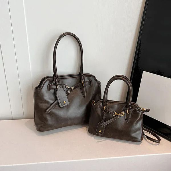 

Designer casual sports shoes fashionable new luxury mesh breathable shoes suitable for outdoor sports shoes flat bottom anti slip running shoes, White