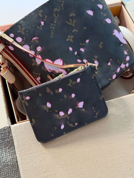

Elegant Mini Handbag with Stunning Cherry Blossom Design - Luxurious Accessory for Any Occasion, Black