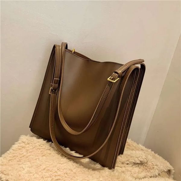 

Designer bag Luxury bag Shoulder bag High quality underarm bag Vintage minimalist large capacity faux leather shoulder bag Practical for commuting, Black