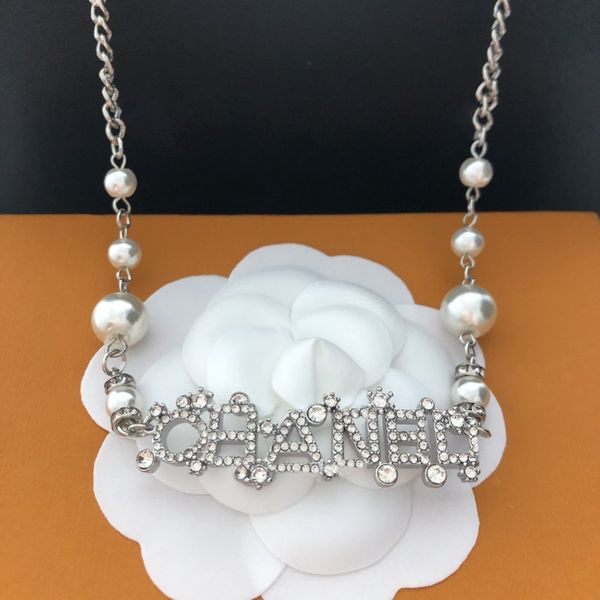 

Designer Pendant Crystal Necklaces Fashion Women Pearl Chains Jewelry Necklace Chain Jewelry Gifts for Women Elegant Accessory