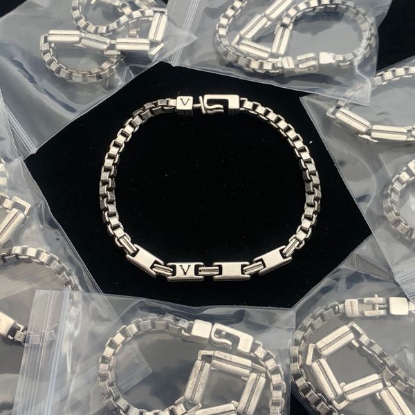 

Fashion Luxury Pearl Bracelet Designer Jewelry Wedding Diamond 18K Gold-plated White Gold Letter Pendant Women's Letter Diamond Pendant Bracelet