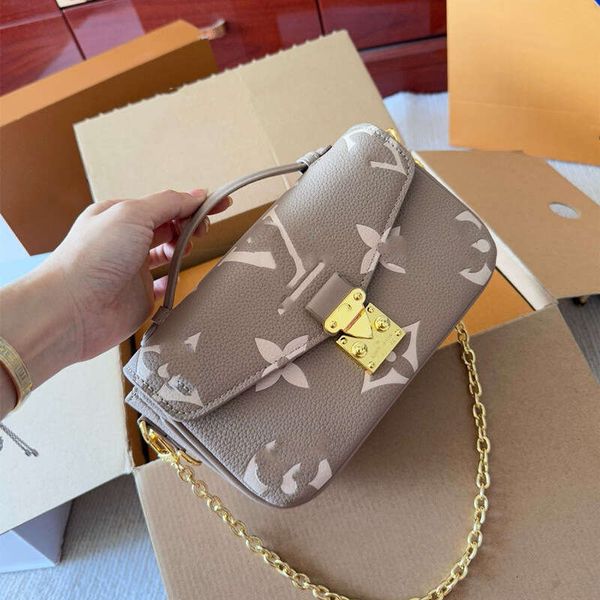 

New designer bag Genuine Leather Trendy Printed Messenger Handbag Women's Crossbody Fashion Lock Small Square Bag Versatile 896, Pink color matching