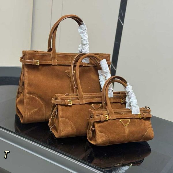 

Designer suede handbag autumn and winter fashion luxury women's shoulder bag classic luxury large capacity handbag messenger bag, Beige