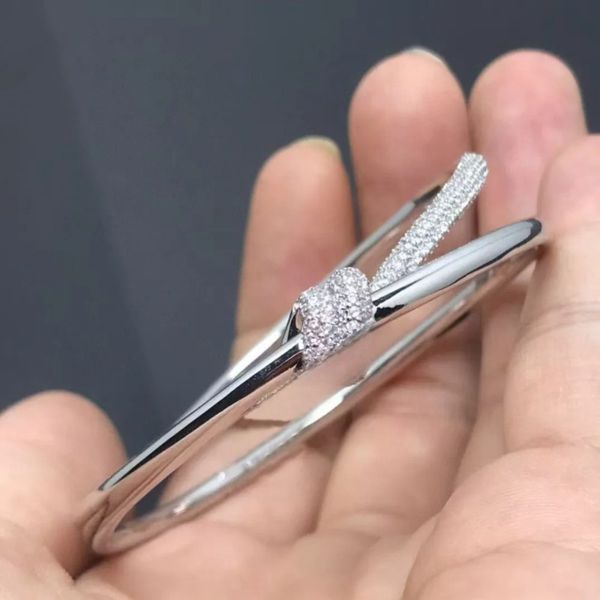 

High-version classic style bracelet - non-fading elegant and classic high-quality fashion designer style bracelet Valentine's Day gift