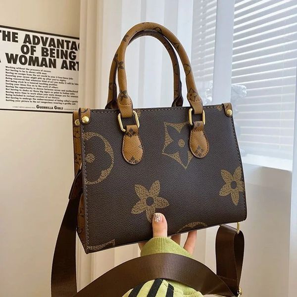 

Designer Bag Shoulder Bag Crossbody Bag Luxury Bag Purse Designer 2025 Tote bag design summer senior sense large capacity commuter 2025 hot shoulder bag, Peach