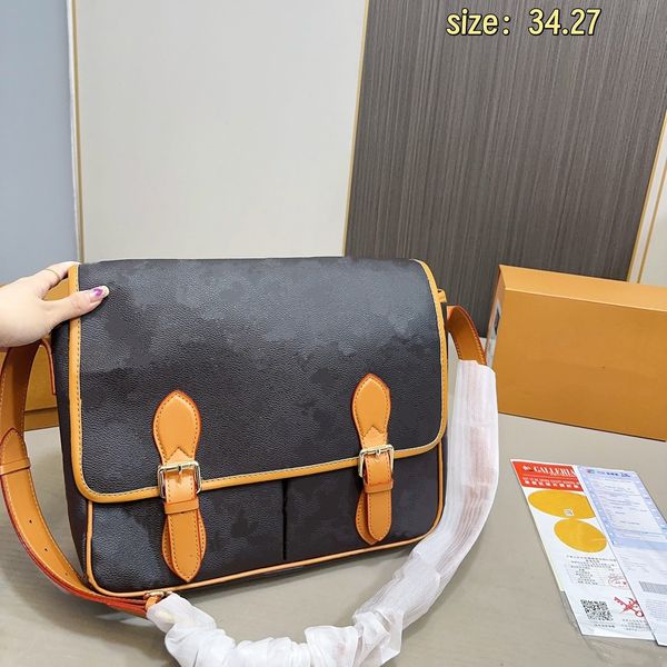 

Men's Crossbody briefcase Evening Bags DISTRICT PM Postman bag Designers bags Men purses Classic Style Fashion bag messenger bagss sacoche pouch woMen's wallet 10AAA, Brown