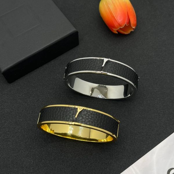 

Designer Luxury Bracelet Women's Wristband Stainless Steel Letter Bracelet High-quality Birthday Party Gift Suitable for Daily Wear Suitable for Both Men and Women