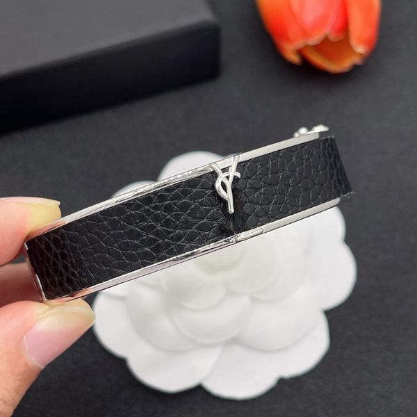 

Hand Bracelet Designer Style Hand Bracelet Jewelry Casual Style Classic Style Leather Women's Letter Style Designer Hand Bracelet Bracelet with A Box