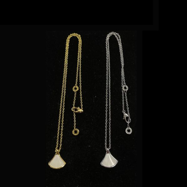 

Pendant Necklace High-quality Designer Diamond Necklace Red Jasper Small Fan Suitable for Women Precious Jewelry Wedding jewelry