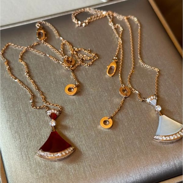 

High-end Jewelry Fan-shaped Pendant Necklace High-quality Jewelry Necklace Jade Fan-shaped Accessory Wedding Jewelry