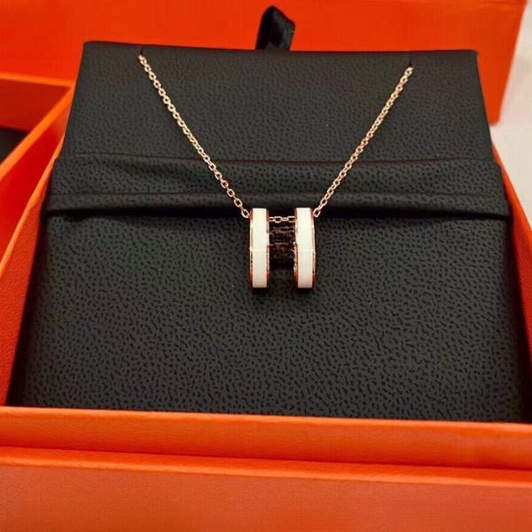 

Luxurious Enamel Letter Pendant Necklace Women's Jewelry Designer Luxury Jewelry Classic and Elegant Necklace Multiple Colors Available High Quality
