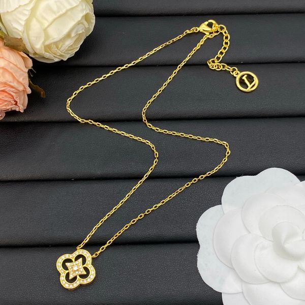 

Designer Brand Pendant Necklace High-quality Diamond Necklace Four-leaf Clover Necklace Women's Jewelry Gift Daily Good Match