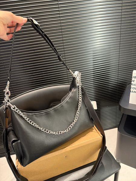 

New Shoulder Bags Designer Bags Luxury Bags High Quality Underarm Bags Tote Bags Fashion Motorcycle Bags Commuting Practical, Orange