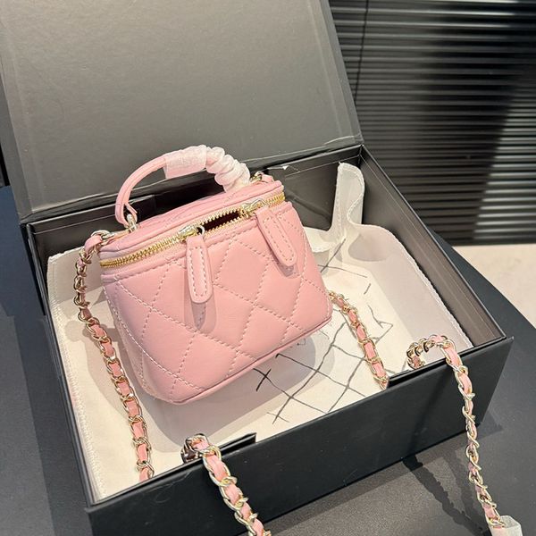 

Designer Ladies Mini Makeup Bag with Leather Top Handle Cosmetic Case Purse Diamond Lattice Gold Letters Hardware Matelasse Chain Shoulder Cross Vanity Box 11x9cm, White