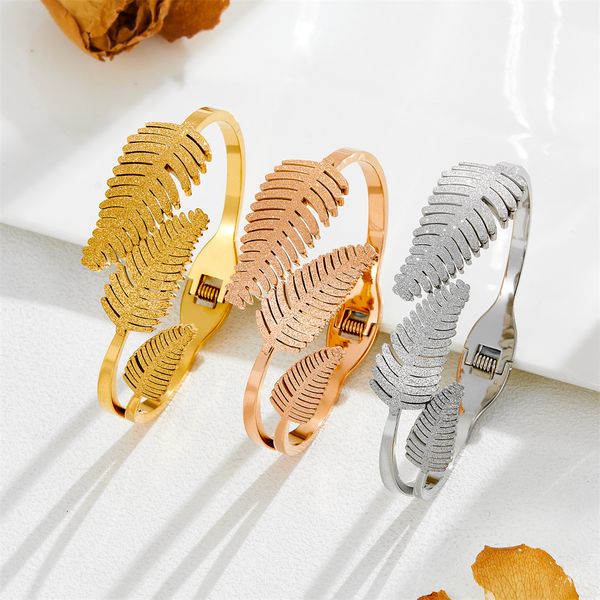 

2025 New Arrival Feather Shape Stainless Steel Open Cuff Bangles Waterproof Titanium Steel Leaf Chunky Wide Bracelets Statement Jewelry Women Accessories