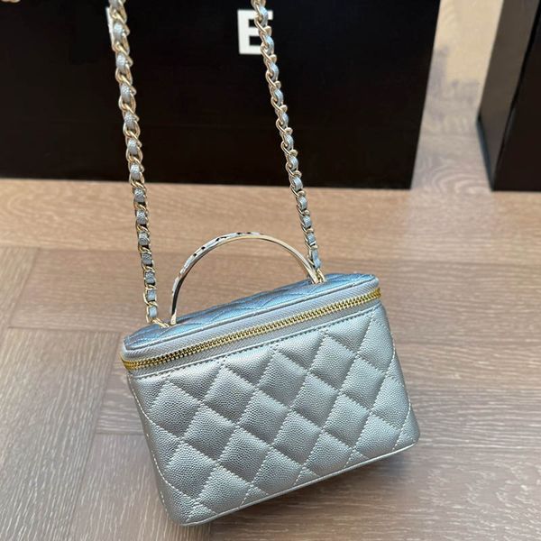 

Metal Handle Ladies Designer Makeup Bag Two-Tone Letters Pattern Caviar Leather Vanity Box Calfskin Clutch Handbag Cosmetic Case Purse with Mirror Sacoche 16x11cm, Pink