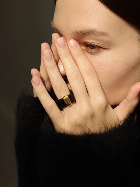 

Dropshipping Ins Niche Design 18K Gold Plated Black Ceramic Pink Blue Chunky Finger Ring Women White Cocktail Party Fine Jewelry
