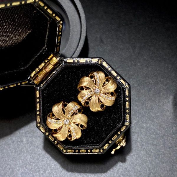 

Luxurious 925 Sterling Silver Earrings Featuring a Radiant Six-Petaled Shape with Sparkling Zircons& Sophisticated Accessory- Gorgeous Jewelry for Every Occasion