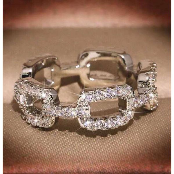 

Hot Fashion Designer Band Rings for Women Sier Shine Crystal Ring Party Wedding Jewelry with CZ Bg Dia Stone
