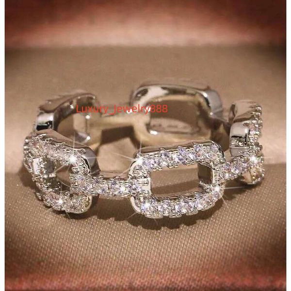 

Hot Fashion Designer Band Rings for Women Sier Shine Crystal Ring Party Wedding Jewelry with CZ Bg Dia Stone