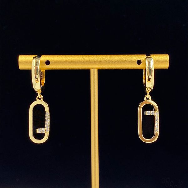 

Letter Design Earrings Stud Circle Simple Hoop Earring New Elegant Fashion for Woman Top Quality 7 Option