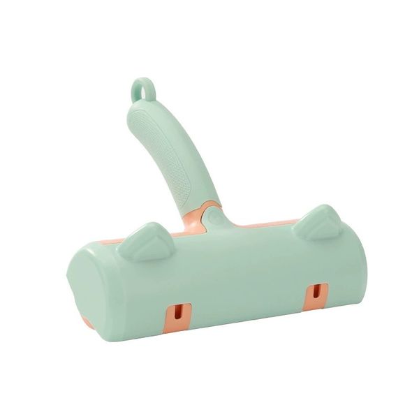 

Cleaning and sweeping sofa with a scraper to remove cat hair on the bed, wholesale of cleaning brushes, Olive