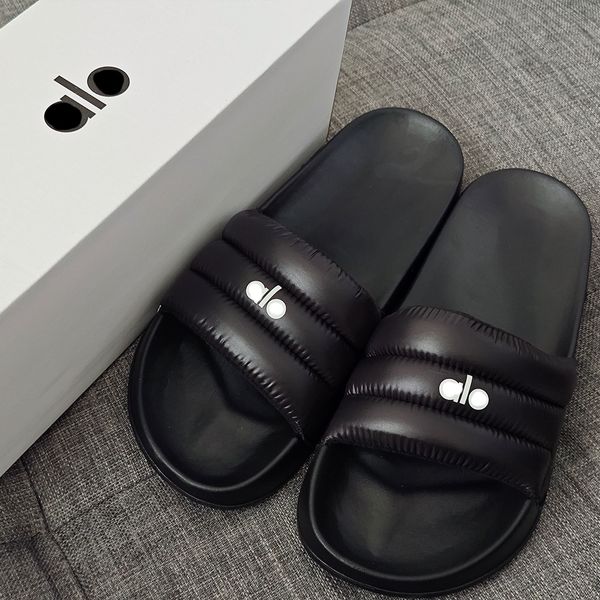 

2025 new designer sandals famous designer women designer slides Platform slippers Summer sandals Platform Embroidered fashion slippers Classic Brown black
