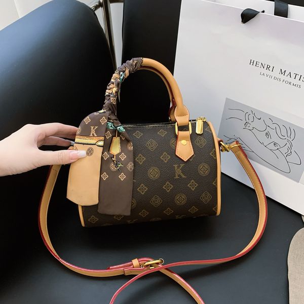 

Designer bag Fashion Small women 2025 new women's temperament print all fashion single shoulder crossbody bag, Light brown