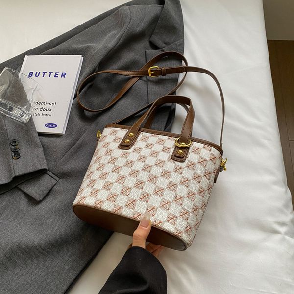 

Bucket new women's advanced explosive vegetable basket single shoulder crossbody bag 2025s hot, Coffee