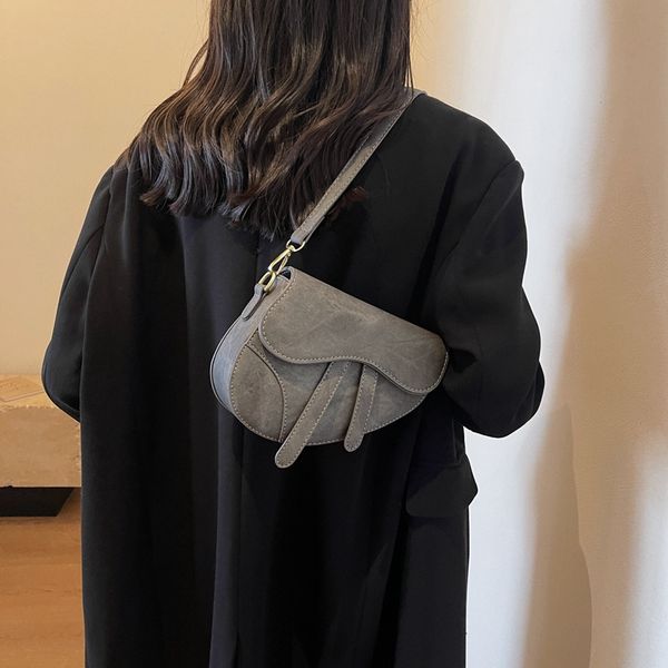 

Retro one-shoulder underarm women's new trend simple crossbody saddle bag025, Blue